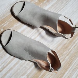 Size 10 Cream Sandals